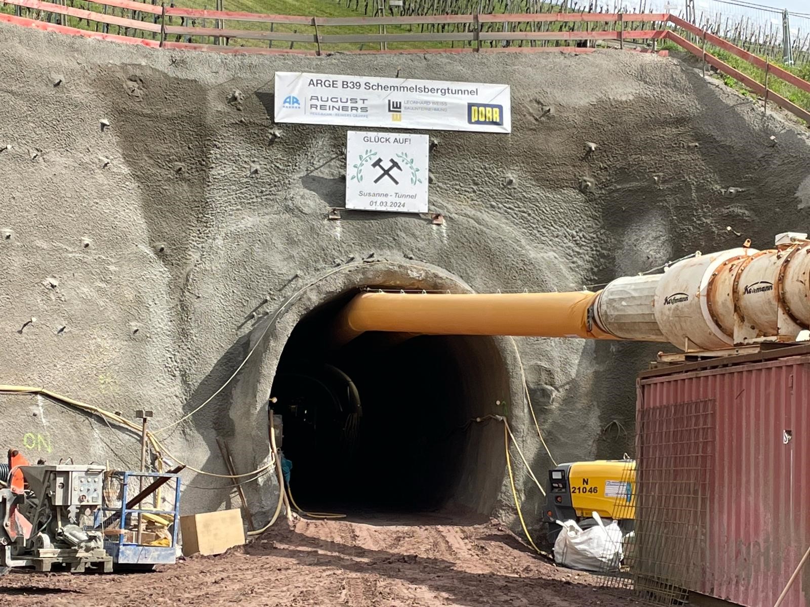 Mehr über den Artikel erfahren ANSCHLAGSFEIER SCHEMMELSBERGTUNNEL B93
