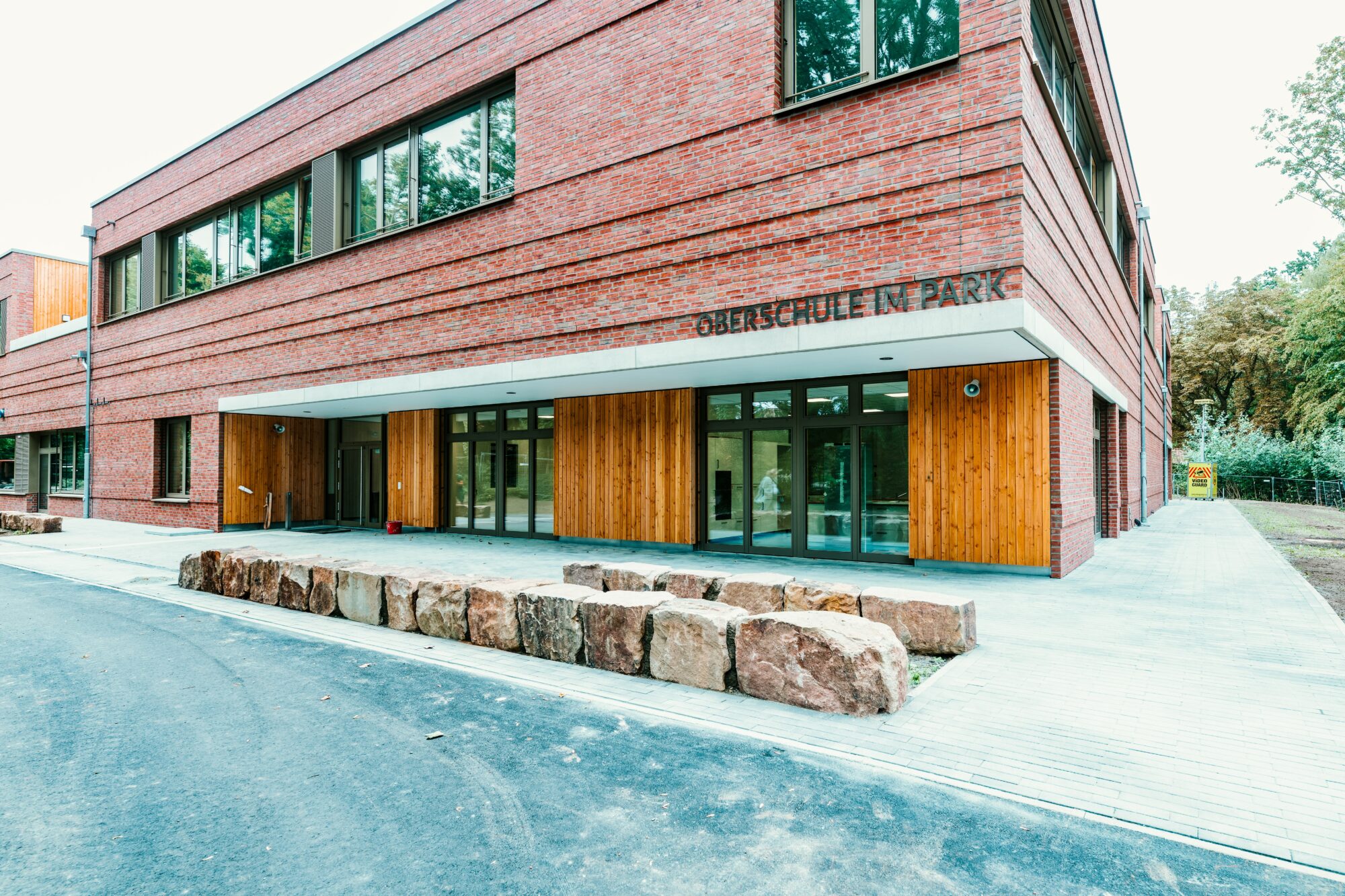 Du betrachtest gerade OBERSCHULE IM&nbsp;PARK